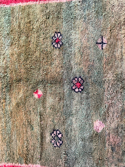 Vintage Marokkaans tapijt met zeldzaam groen veld – handgeknoopt wol (362 × 172 cm)