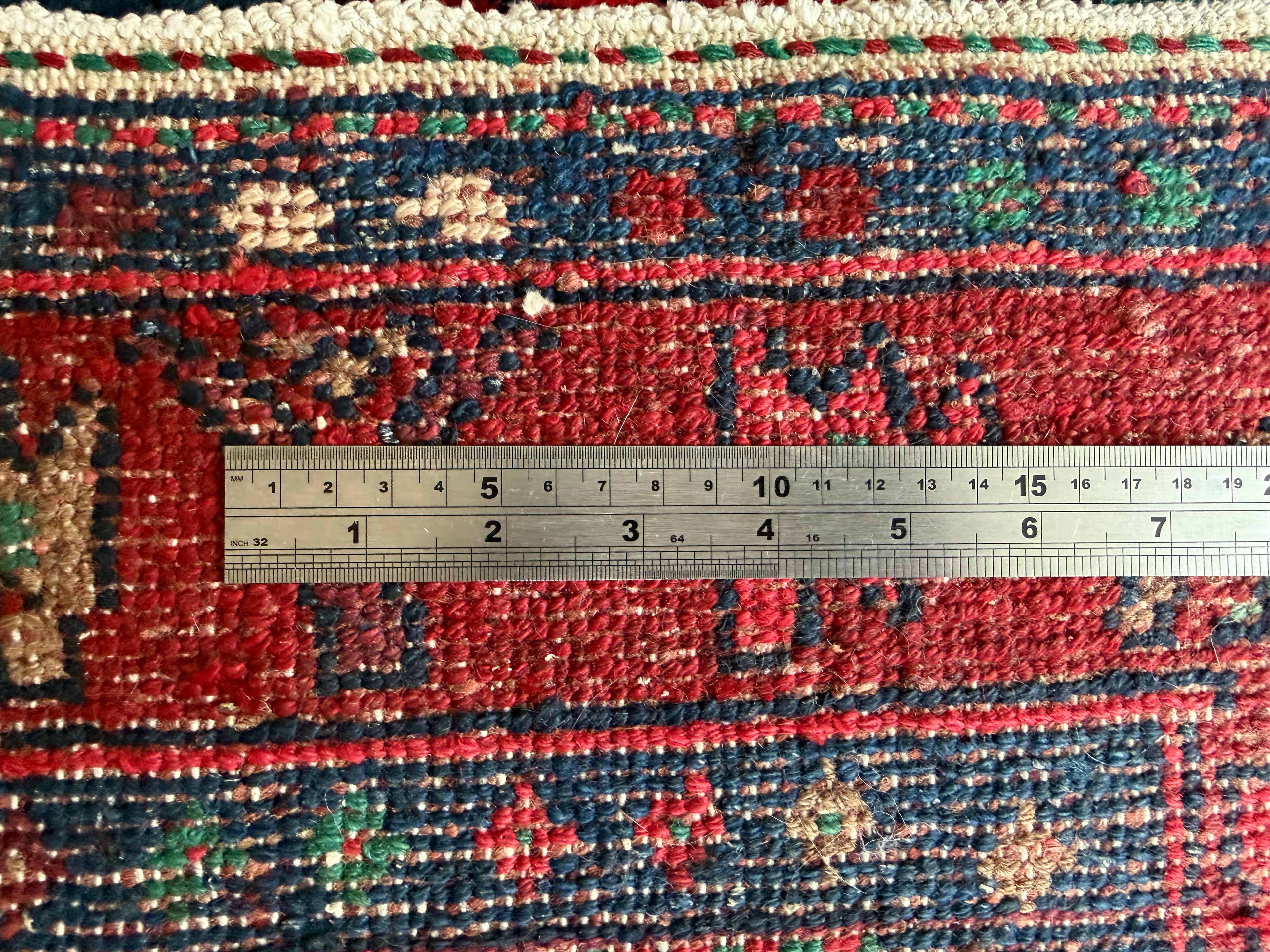 Hand-knotted Vintage Rug with Graphic Diamond Field – 185 × 131 cm