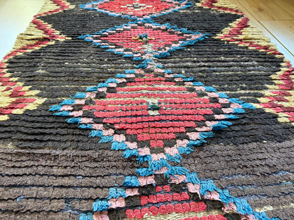 Vintage Berber Boucherouite runner – 267 × 97 cm – graphic diamond pattern