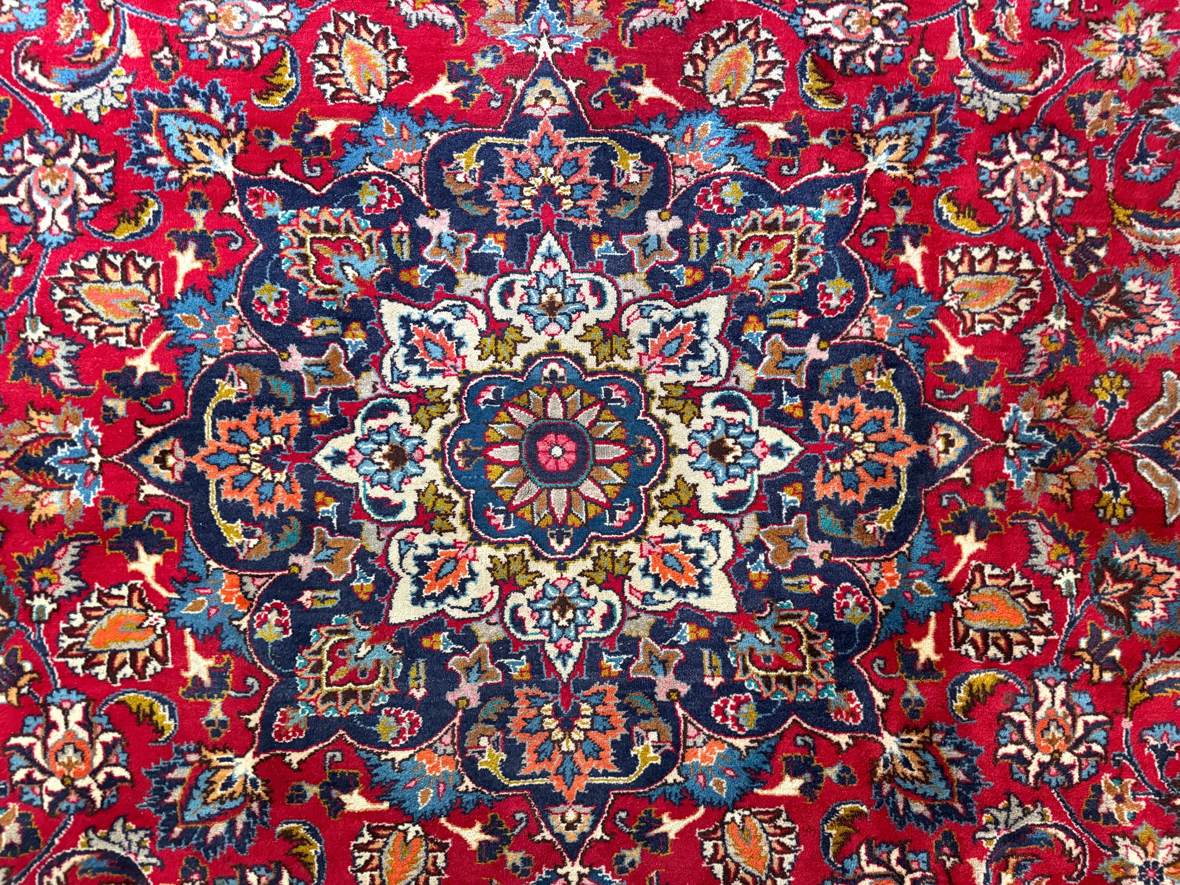 Großer Vintage-Perser-Medaillonteppich – 300 × 290 cm