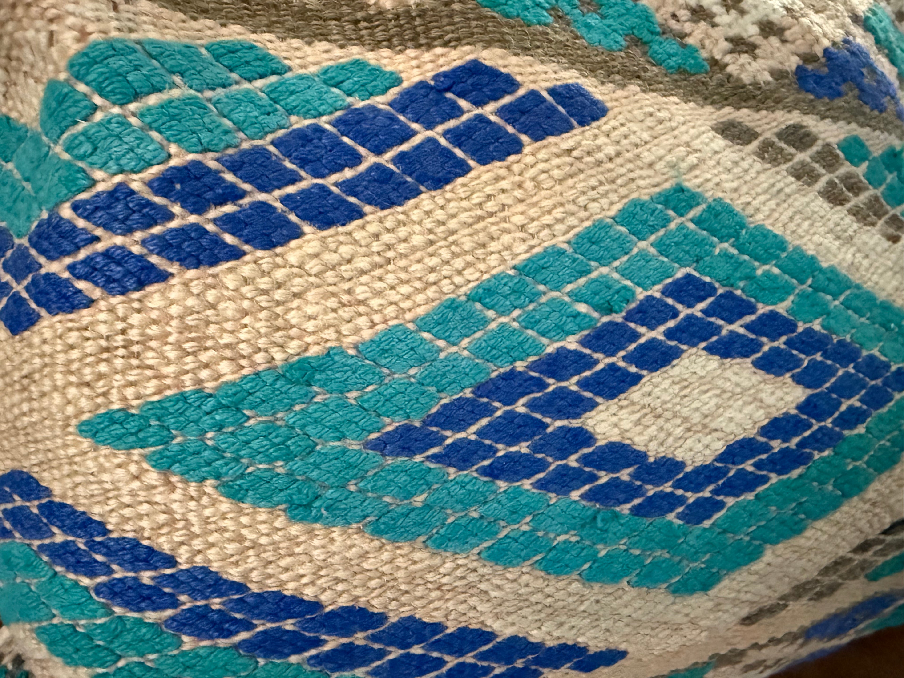 Handgemaakt kussen van een vintage Marokkaans tapijt – ca. 60 × 40 cm