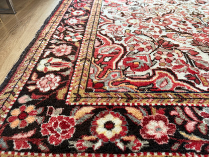 Tapete clássico nó à mão com campo e medalhão em tons terrosos suaves 230 x 149 cm