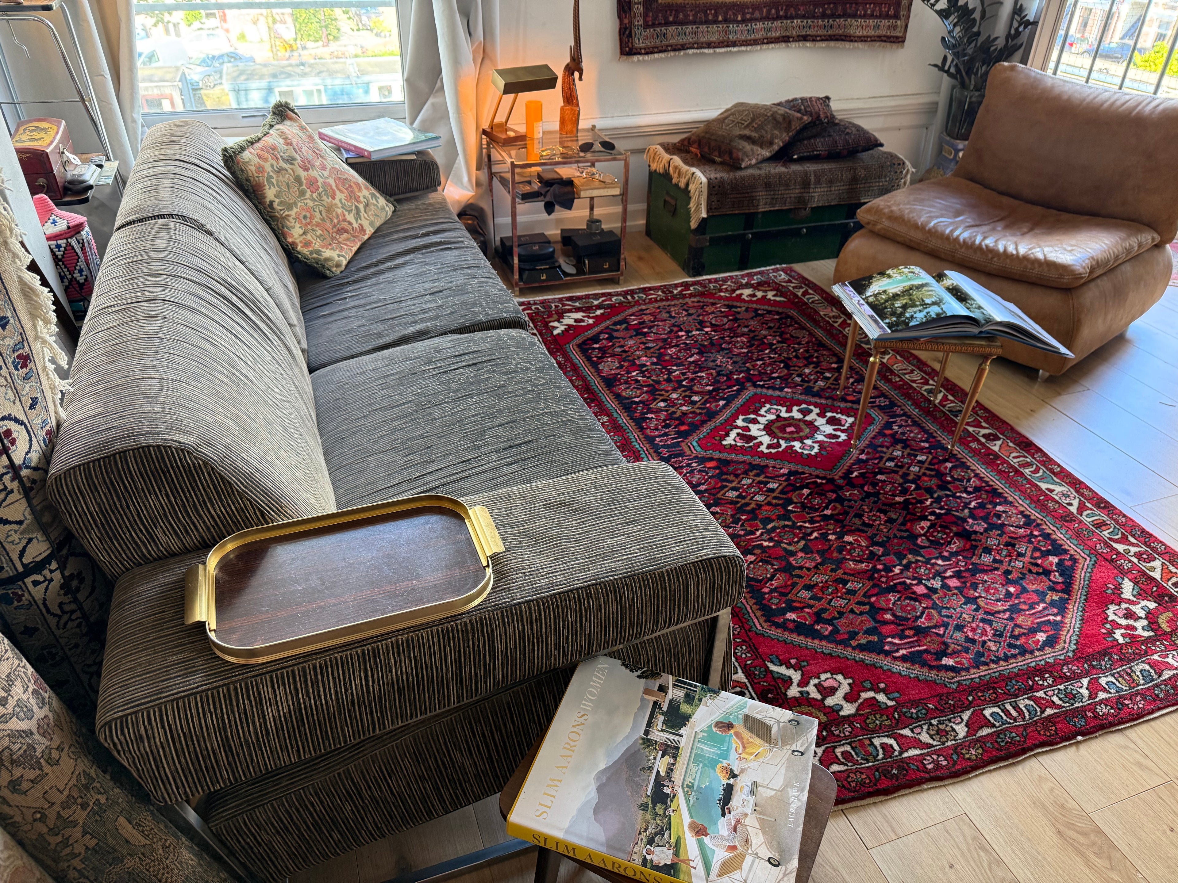 Vintage handgeknoopt wollen tapijt met medaillon – rood en donkerblauw – 217 × 130 cm