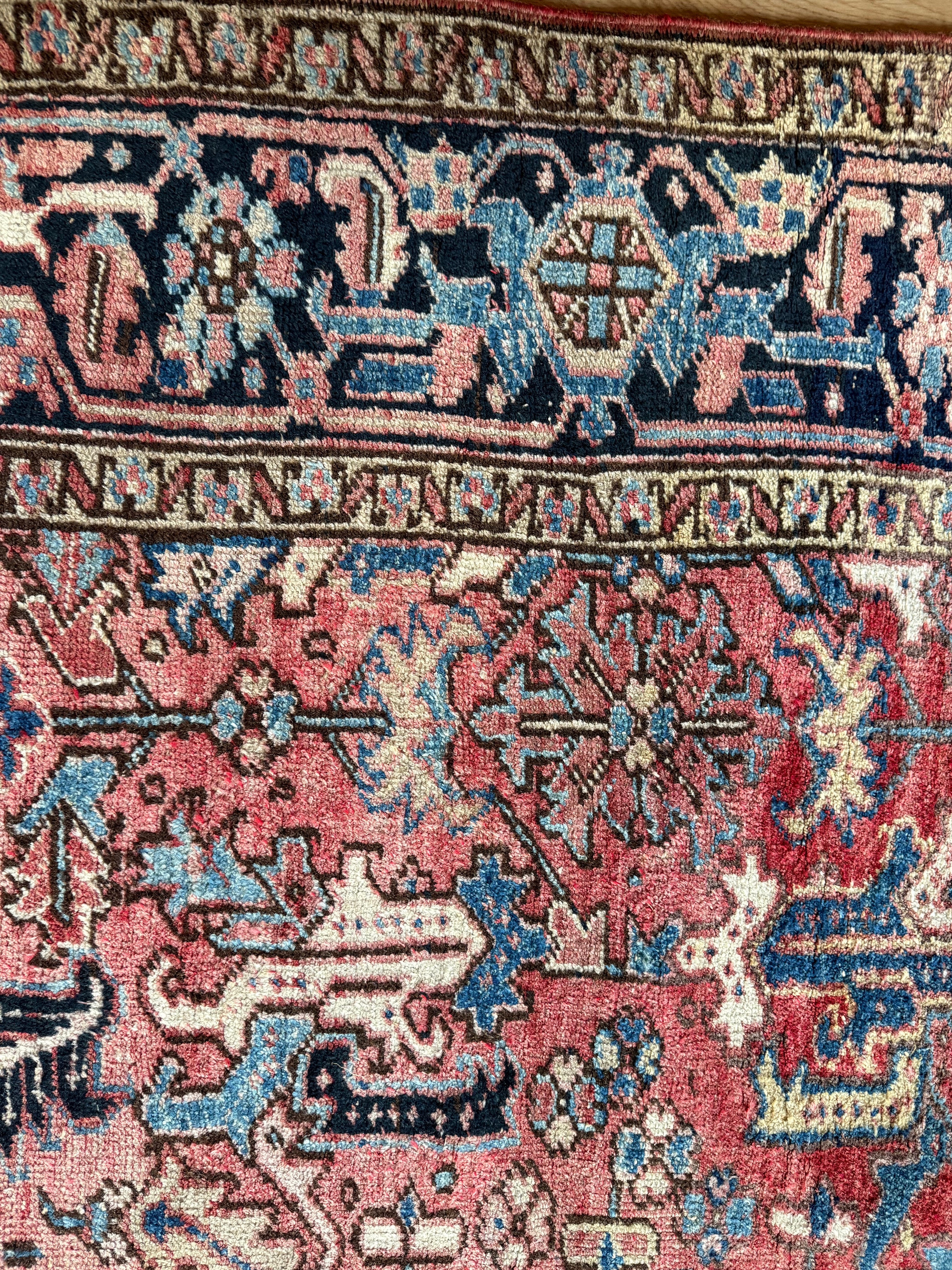 Vintage handgeknoopt tapijt in Heriz-stijl – ca. 290 × 212 cm gemaakt ca. 1940-1950