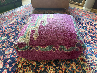 Poef van gebruikt vintage Marokkaans tapijt – handgemaakt – ca. 60 × 60 × 25 cm