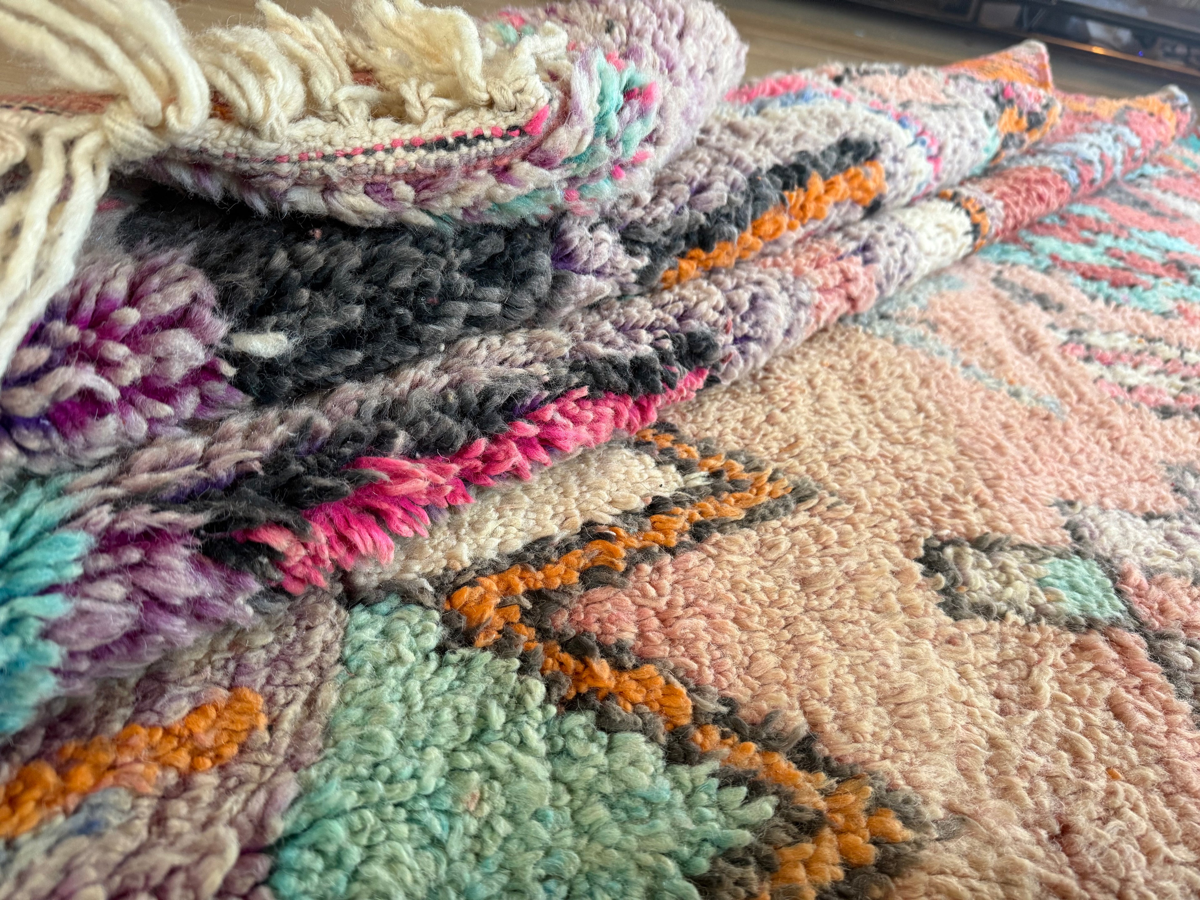 Kleurrijk handgeknoopt Marokkaans tapijt – 282 × 172 cm – boho vintage