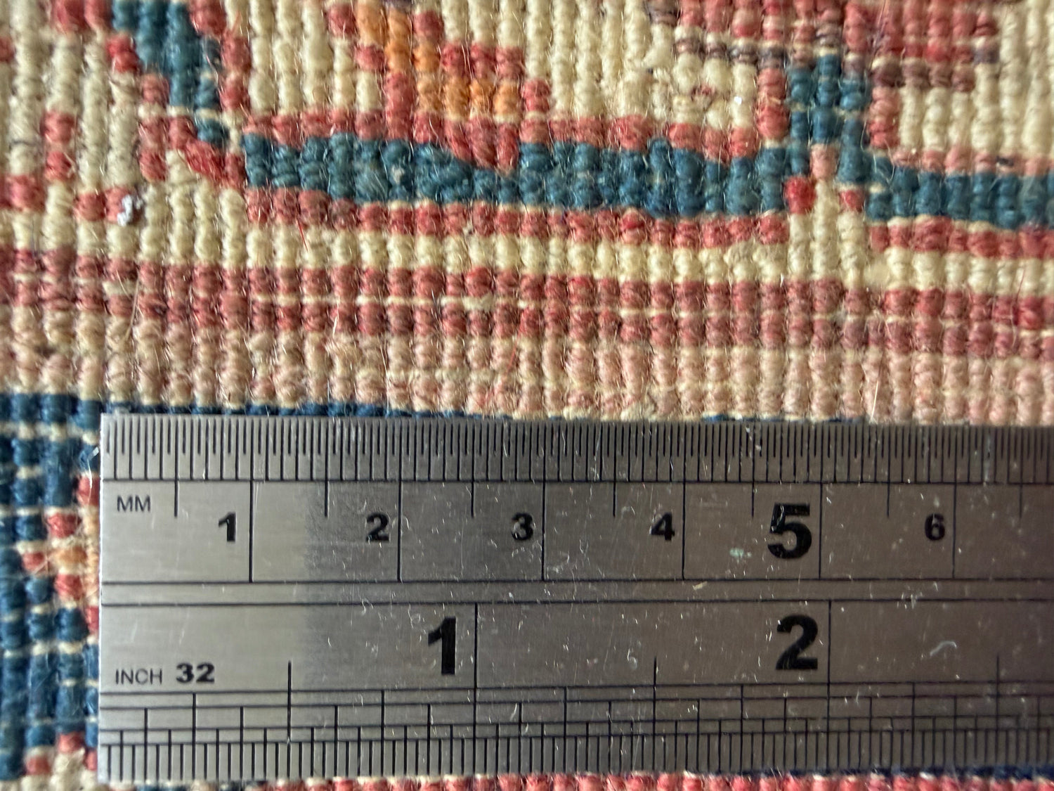 Groot handgeknoopt vintage tapijt – donkerblauw veld met medaillon – 305 × 209 cm