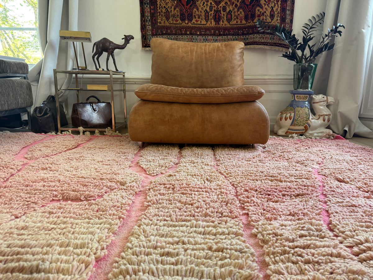 XXL Marokkaans wollen tapijt in zachtroze – 383 × 256 cm