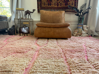 XXL Marokkaans wollen tapijt in zachtroze – 383 × 256 cm