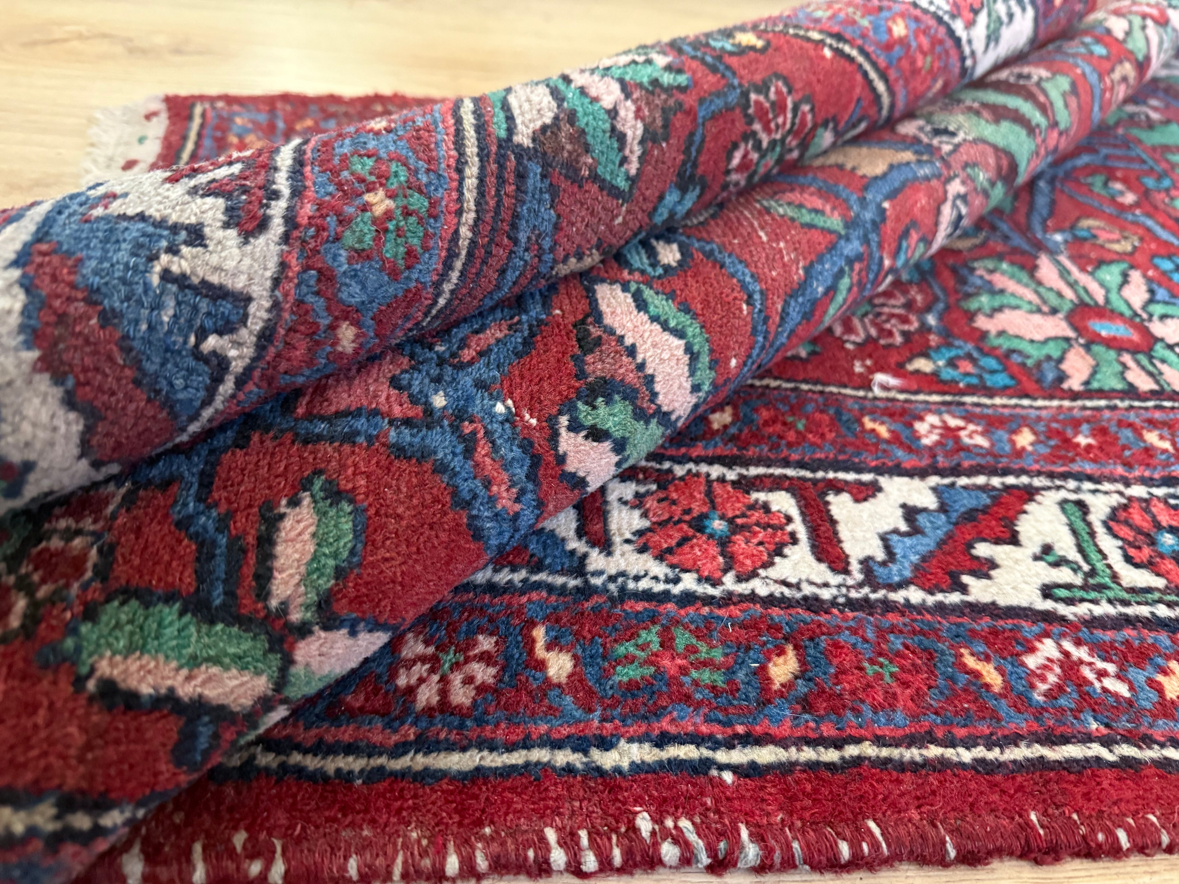 Sleets Vintage handgeknoopt oosters tapijt – 193 × 104 cm