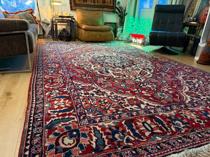 Vintage handgeknoopt tapijt 320 × 220 cm – klassiek rood met ivoor en donkerblauw