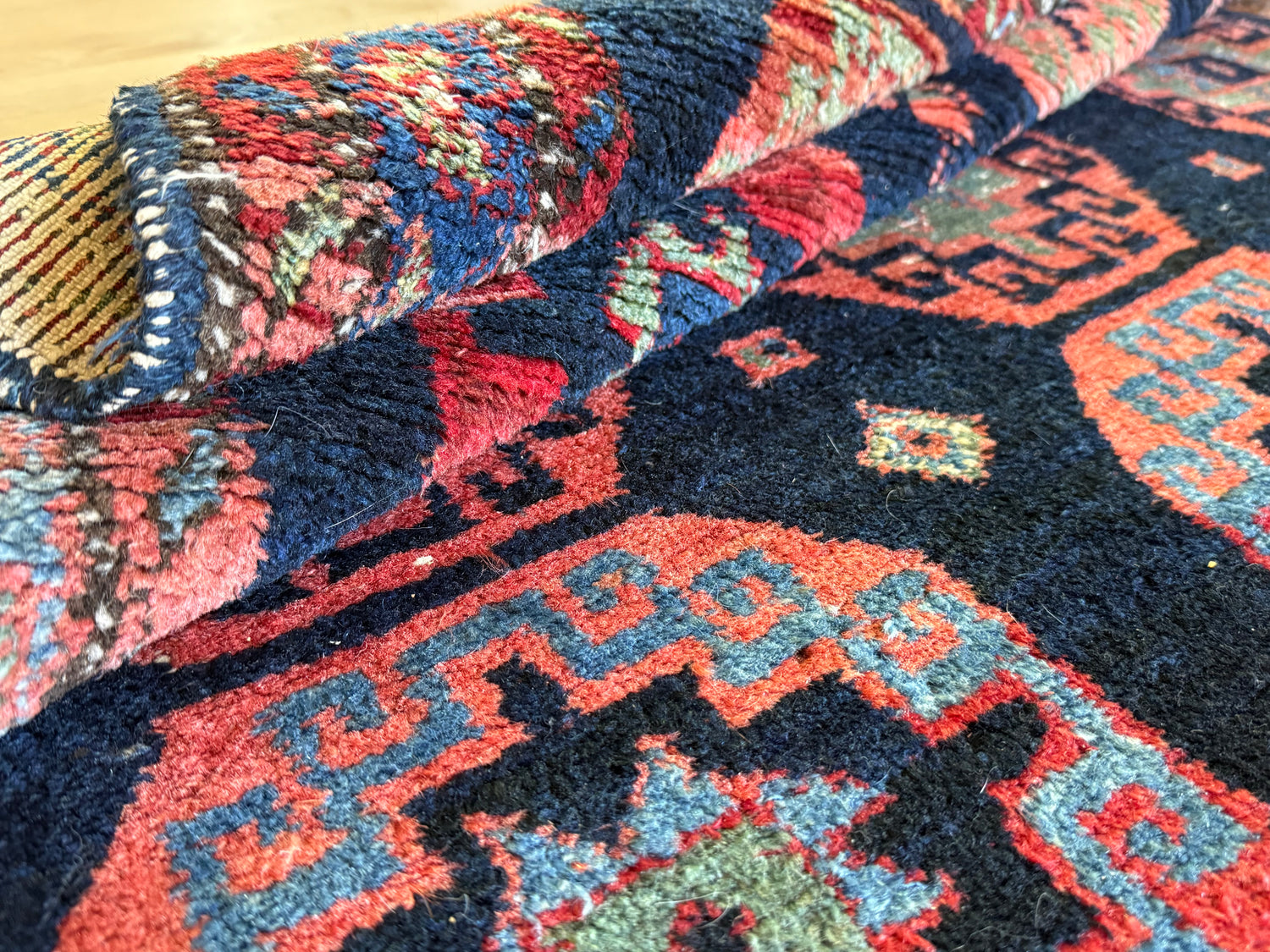 Handgeknoopt vintage tapijt – Zuid-Kaukasus (Karabagh / Kazak-stijl) – ca. 125 × 194 cm