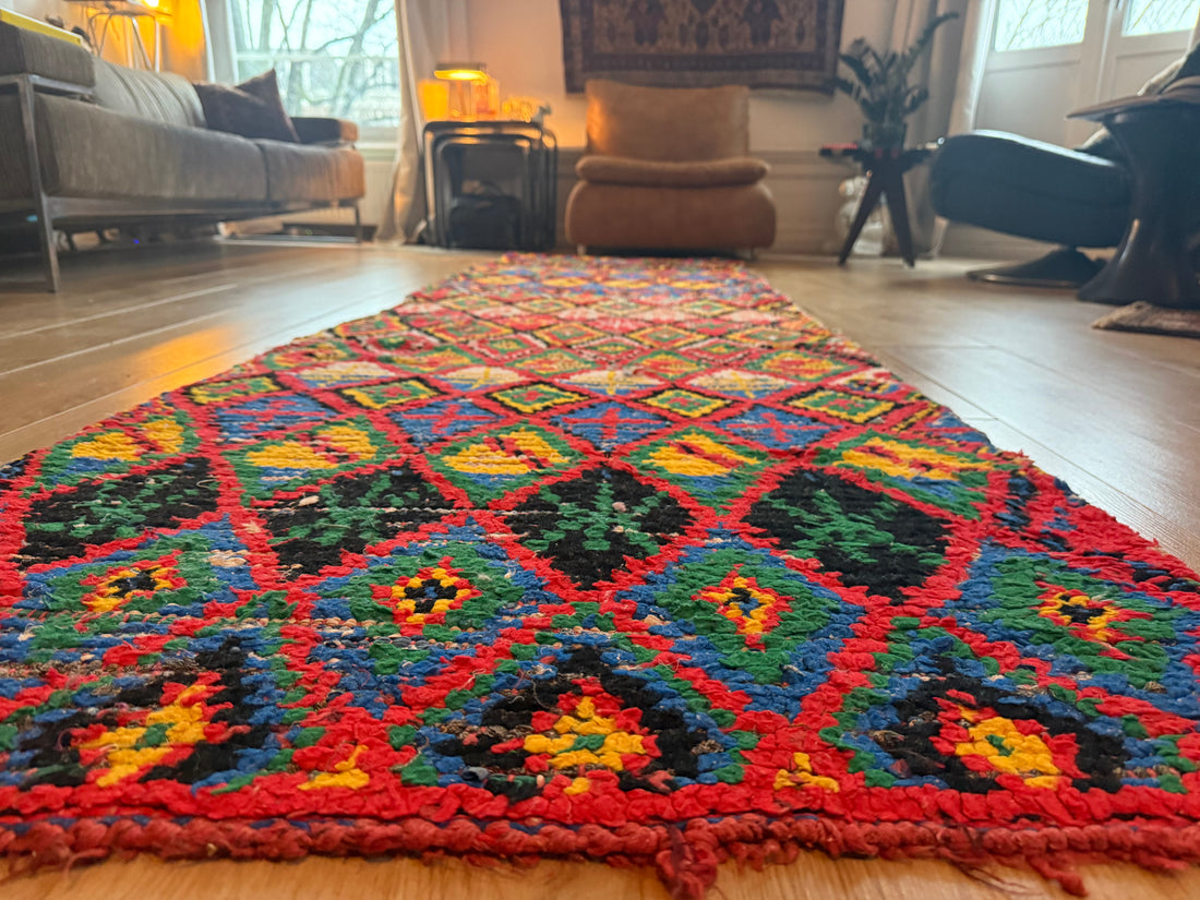 Vintage Marokkaanse loper 326 × 86 cm – kleurrijk &amp; grafisch