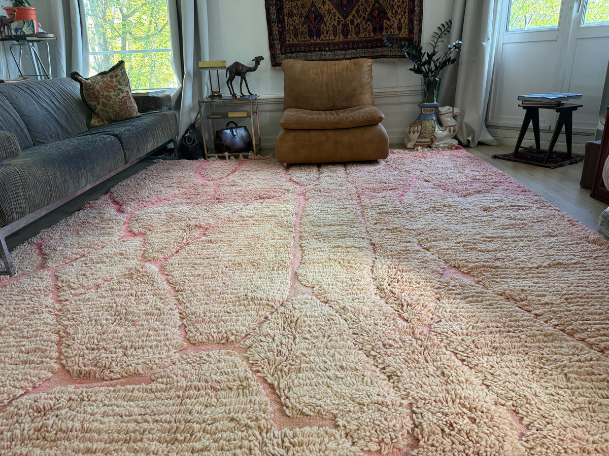 XXL Marokkaans wollen tapijt in zachtroze – 383 × 256 cm