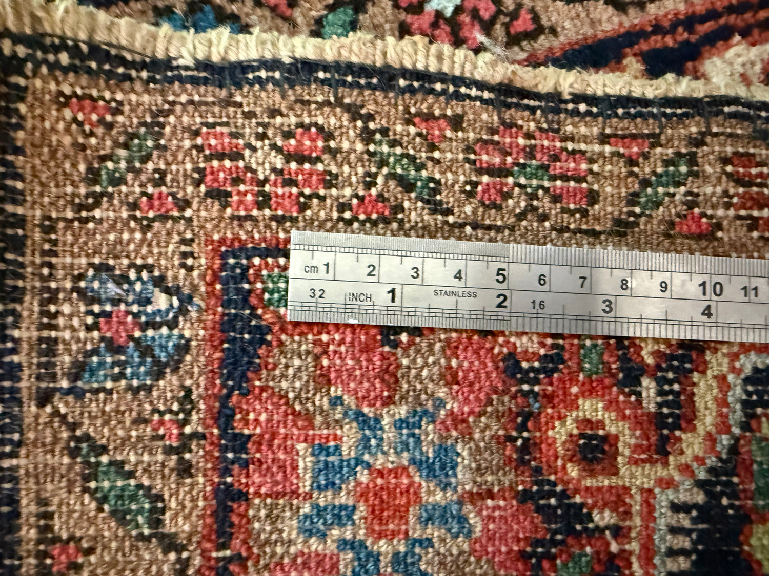 Warm rood Sarouk tapijt – 203 × 125 cm – florale elegantie