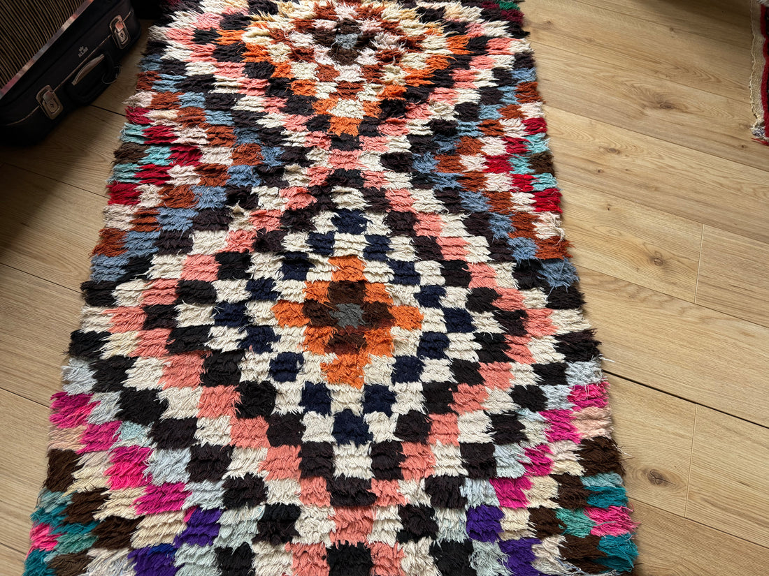 Tapis vintage noué à la main – style Boucherouite – env. 91 × 253 cm.