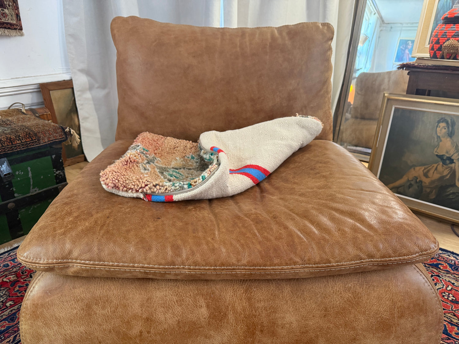 Handgemaakt kussen van een vintage Marokkaans tapijt – ca. 60 × 40 cm