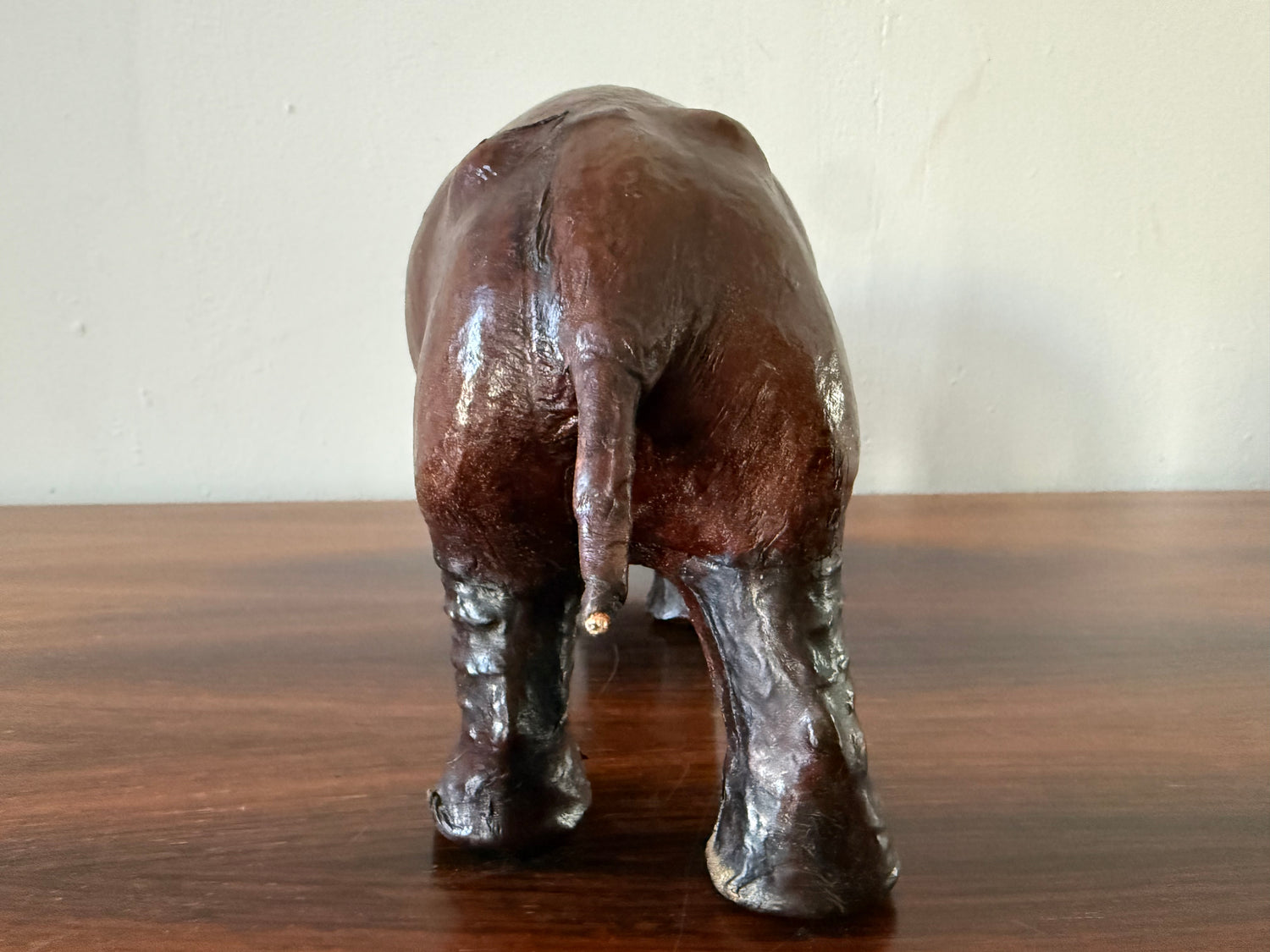 Vintage Leather Hippopotamus – Understated Elegance with Character