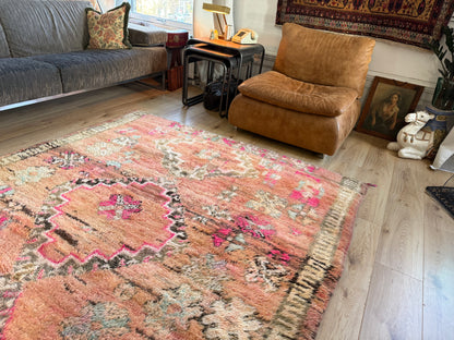 Vintage handgeknoopt tapijt – warm pastel &amp; roze – ca. 303 × 182 cm