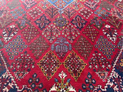 Groot vintage tribaal tapijt 355 × 241 cm – rood veld met blauw medaillon