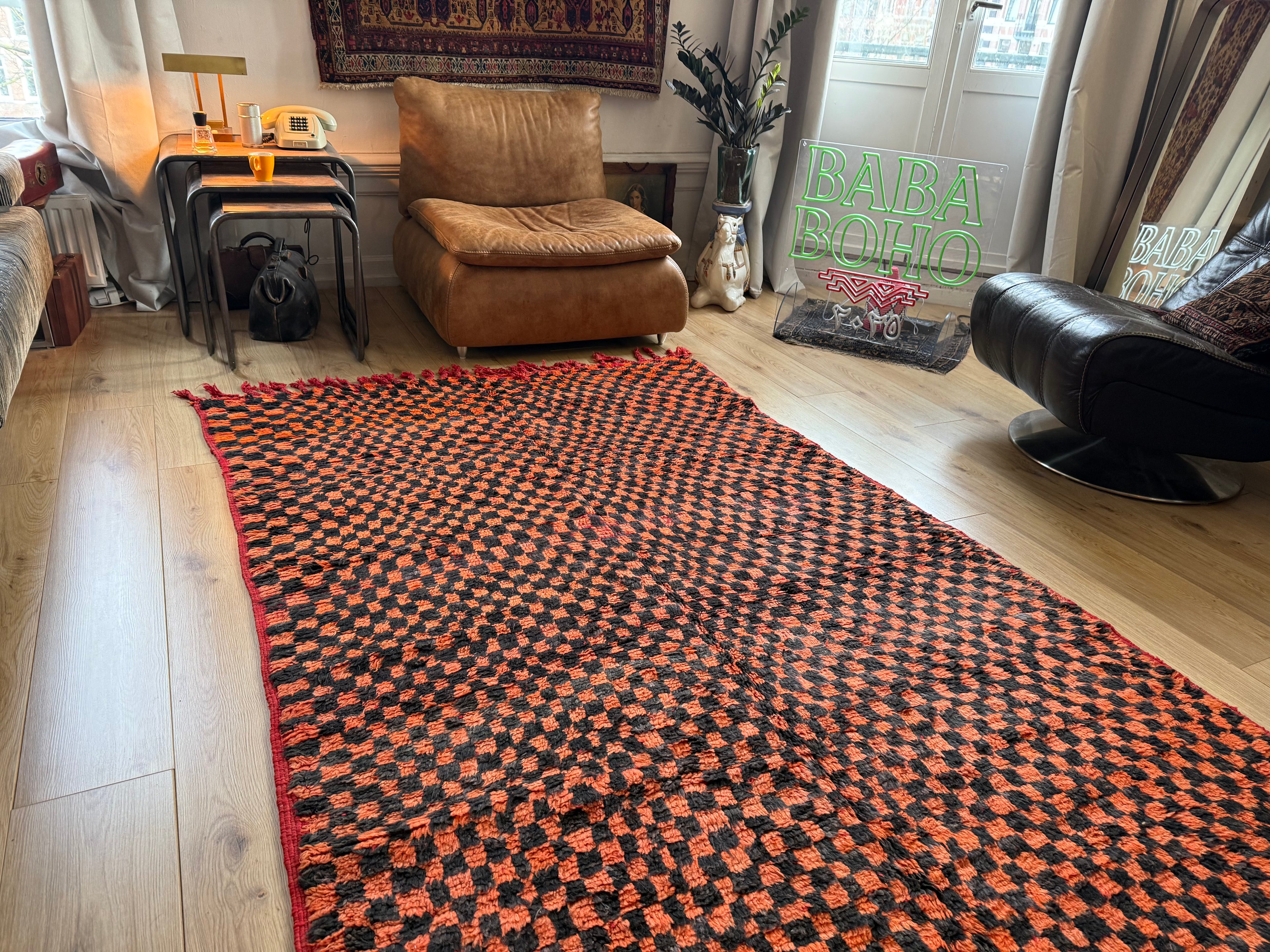 Grafisch vintage Berber tapijt in oranje &amp; zwart – 272 × 147 cm