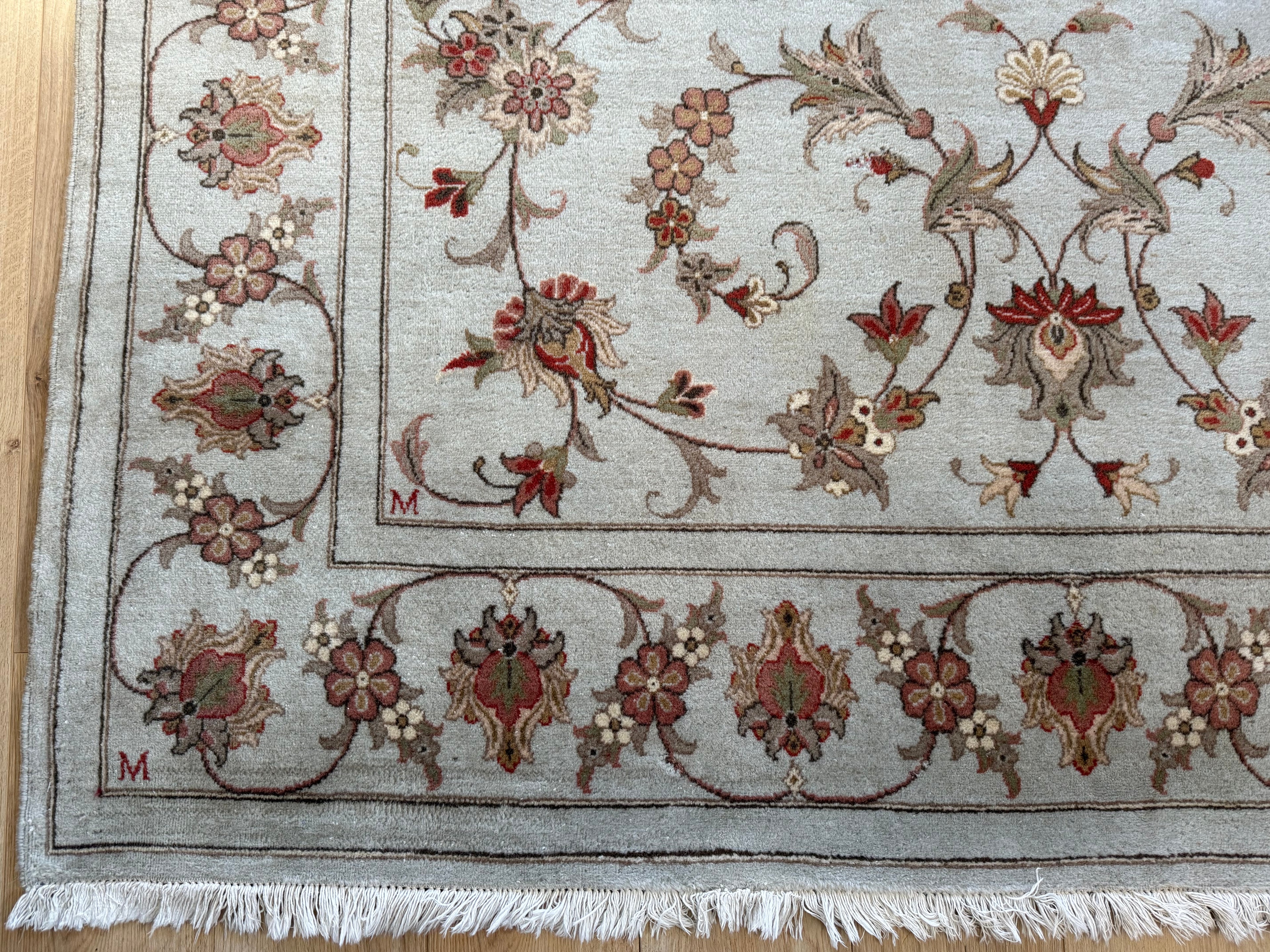 Authentiek handgeknoopt tapijt – licht pastel &amp; florale elegantie – ca. 305 × 197 cm