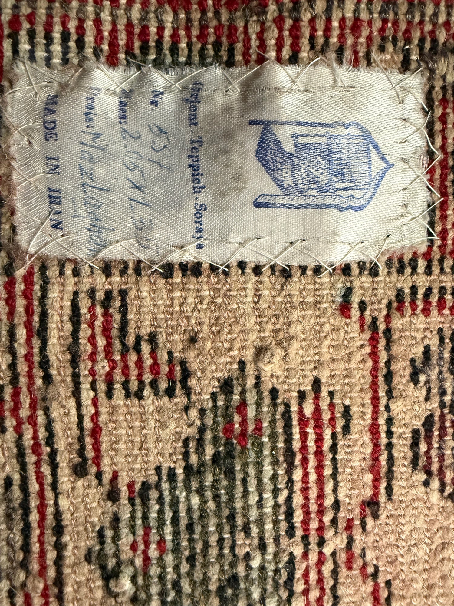 Vintage handgeknoopt tapijt met grafisch medaillon – 209 × 134 cm