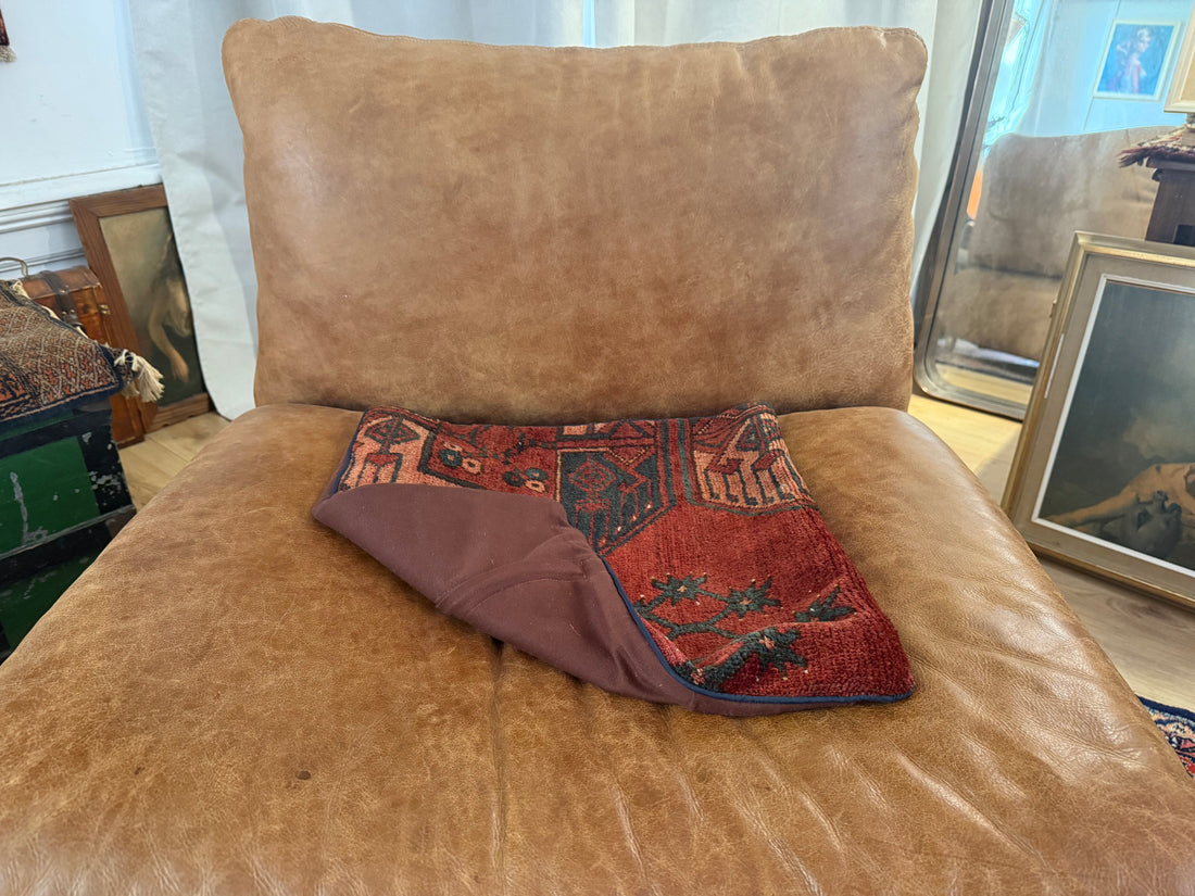 Cuscino orientale con tessuto a tappeto orientale