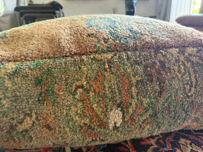 Poef van gebruikt vintage Marokkaans tapijt – handgemaakt – ca. 60 × 60 × 25 cm