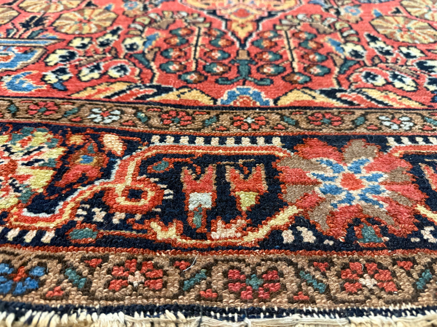 Warm rood Sarouk tapijt – 203 × 125 cm – florale elegantie