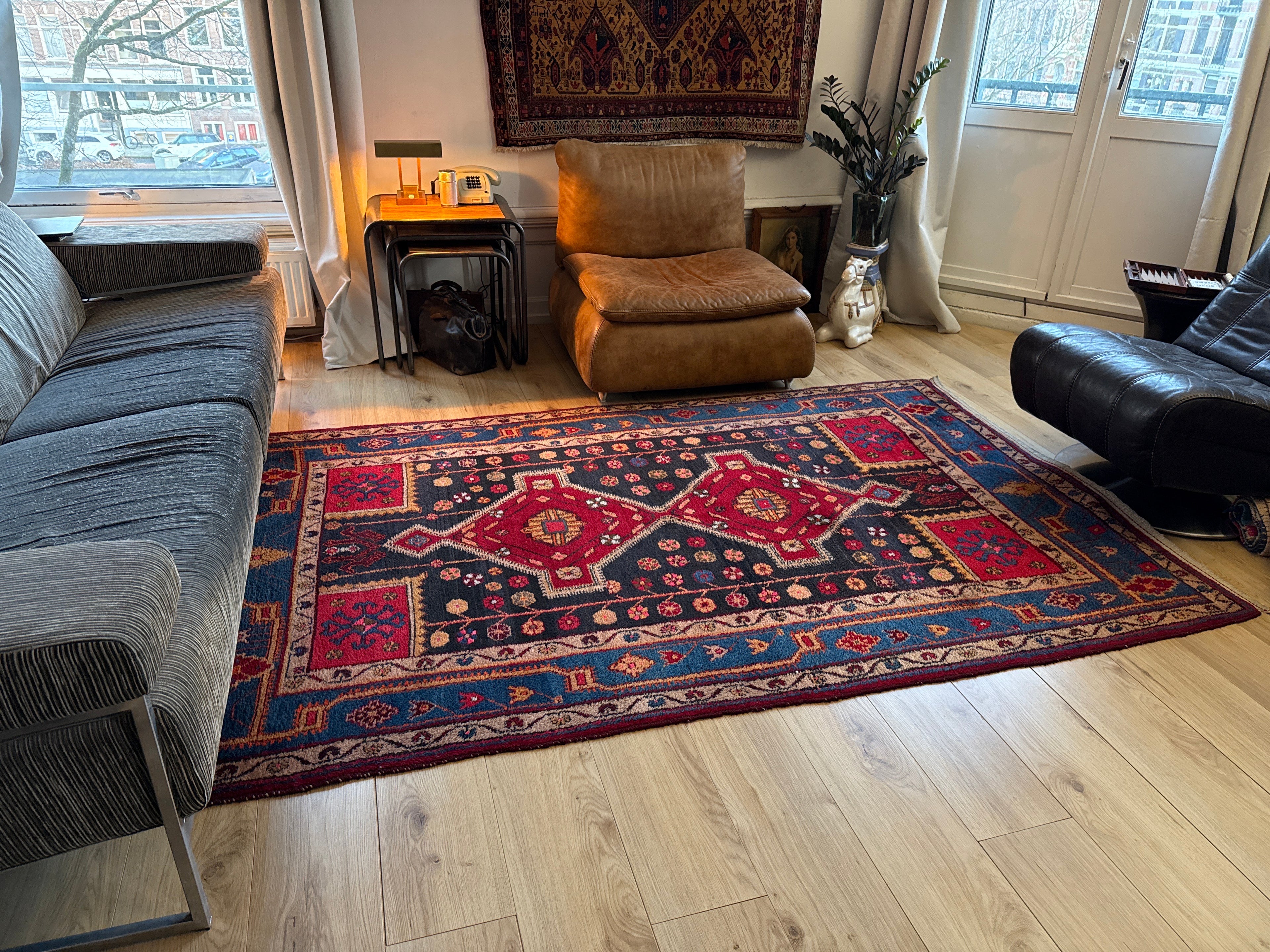 Vintage geometrisch tapijt met krachtige symboliek – 254 × 155 cm