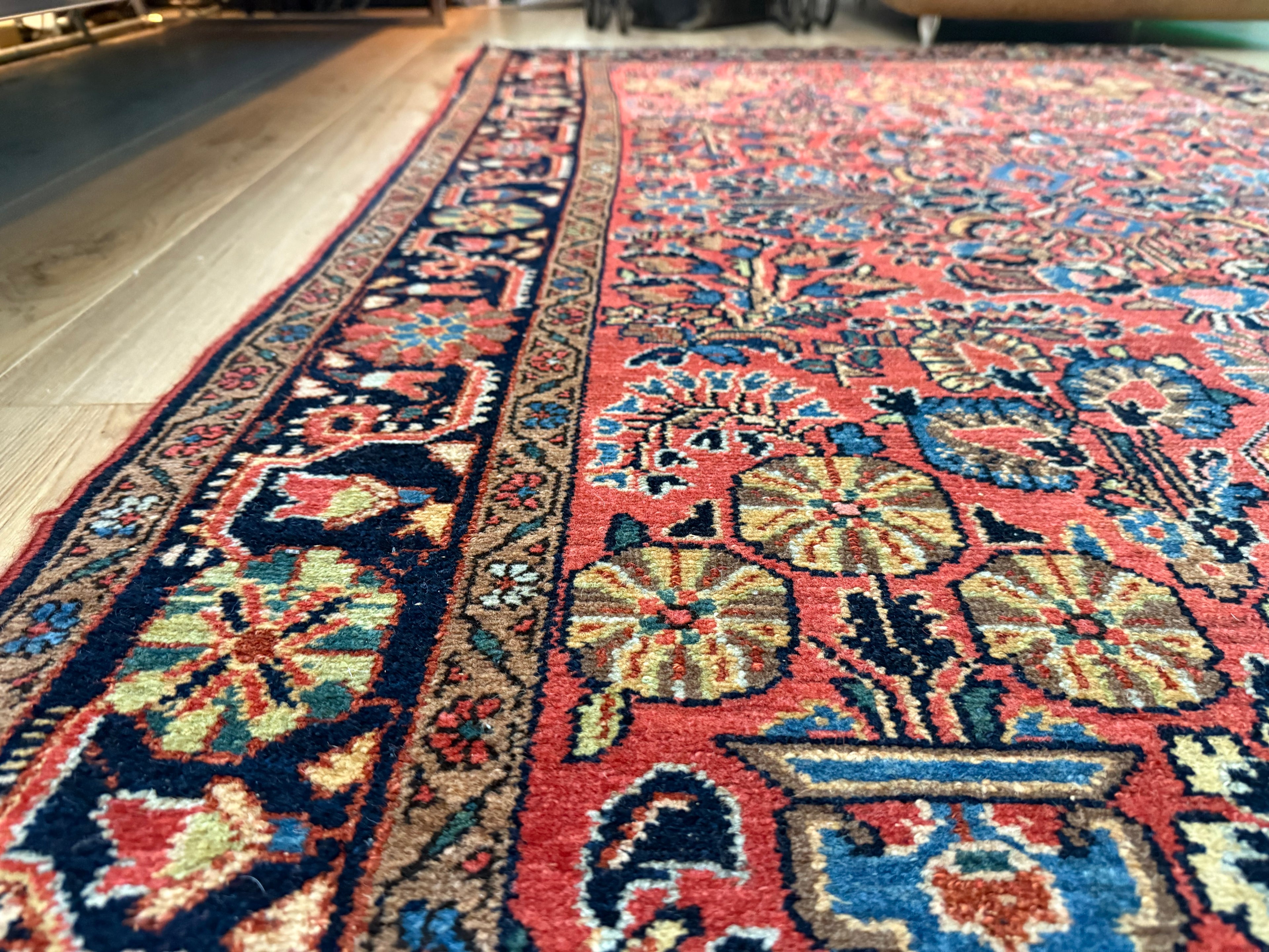 Warm rood Sarouk tapijt – 203 × 125 cm – florale elegantie