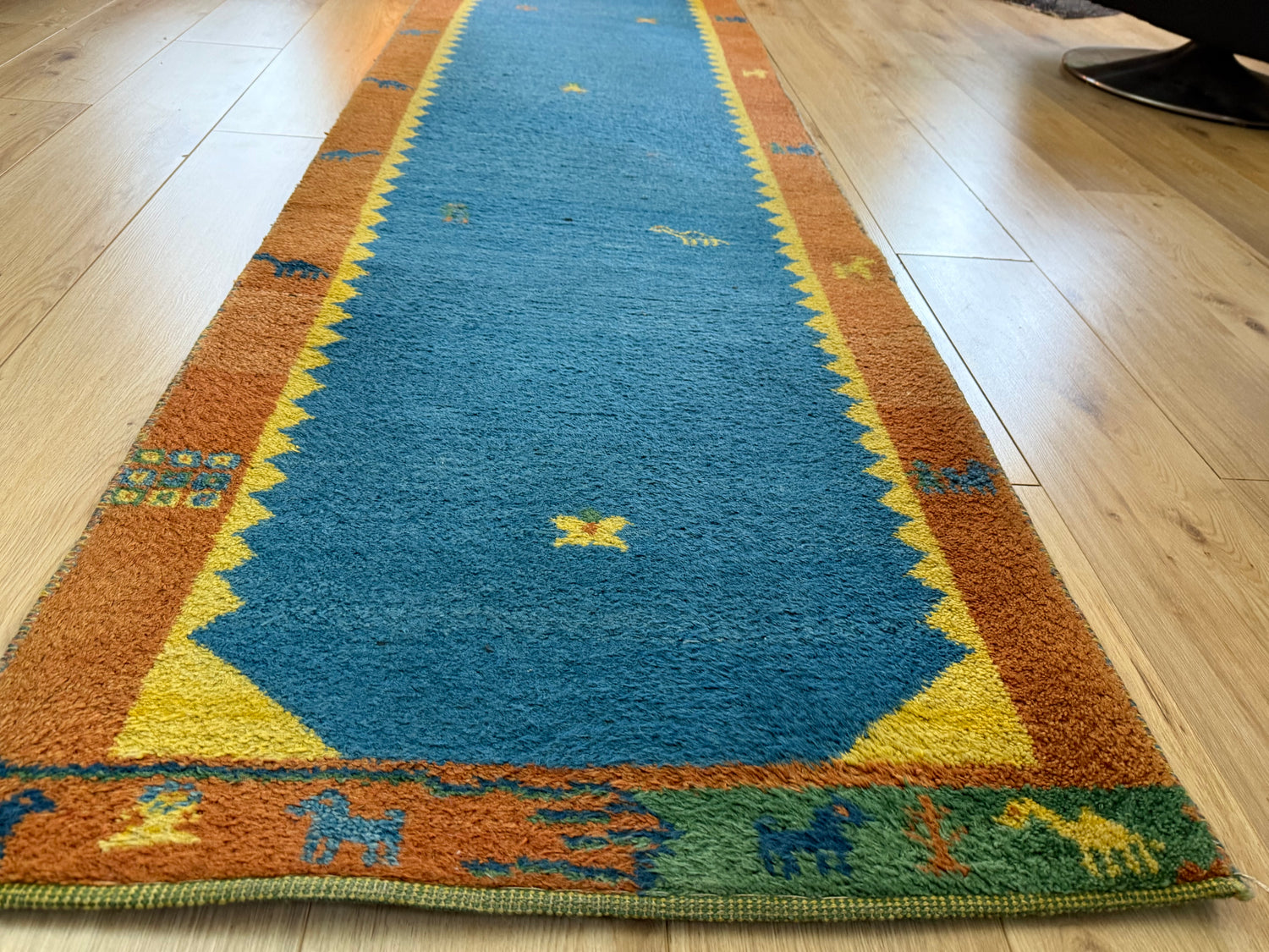 Vintage handgeknoopte loper – blauw &amp; oker – ca. 302 × 77,5 cm