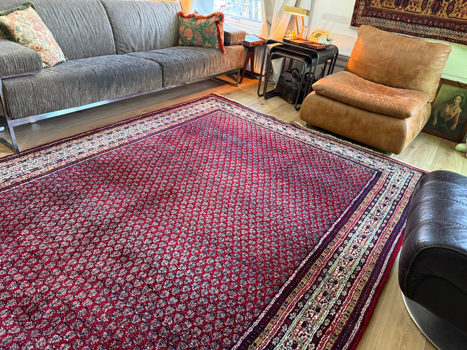 Dieprood handgeknoopt tapijt met boteh-motief – ca. 296 × 197 cm