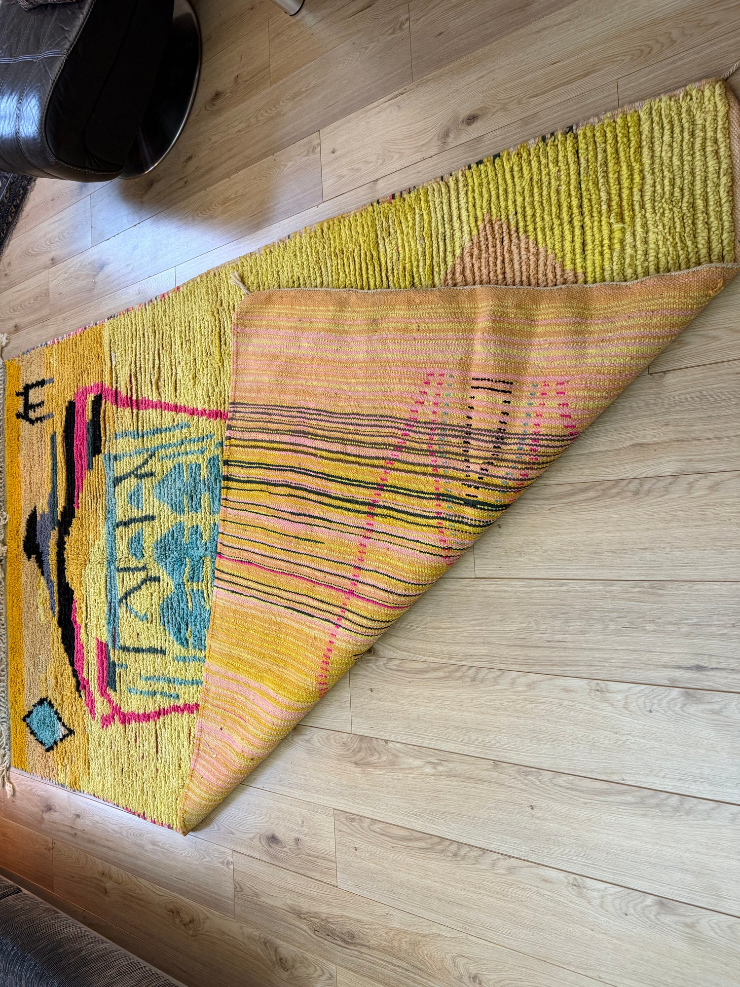 Expressief Marokkaans Berber tapijt met symbolisch design – ca. 287 × 168 cm