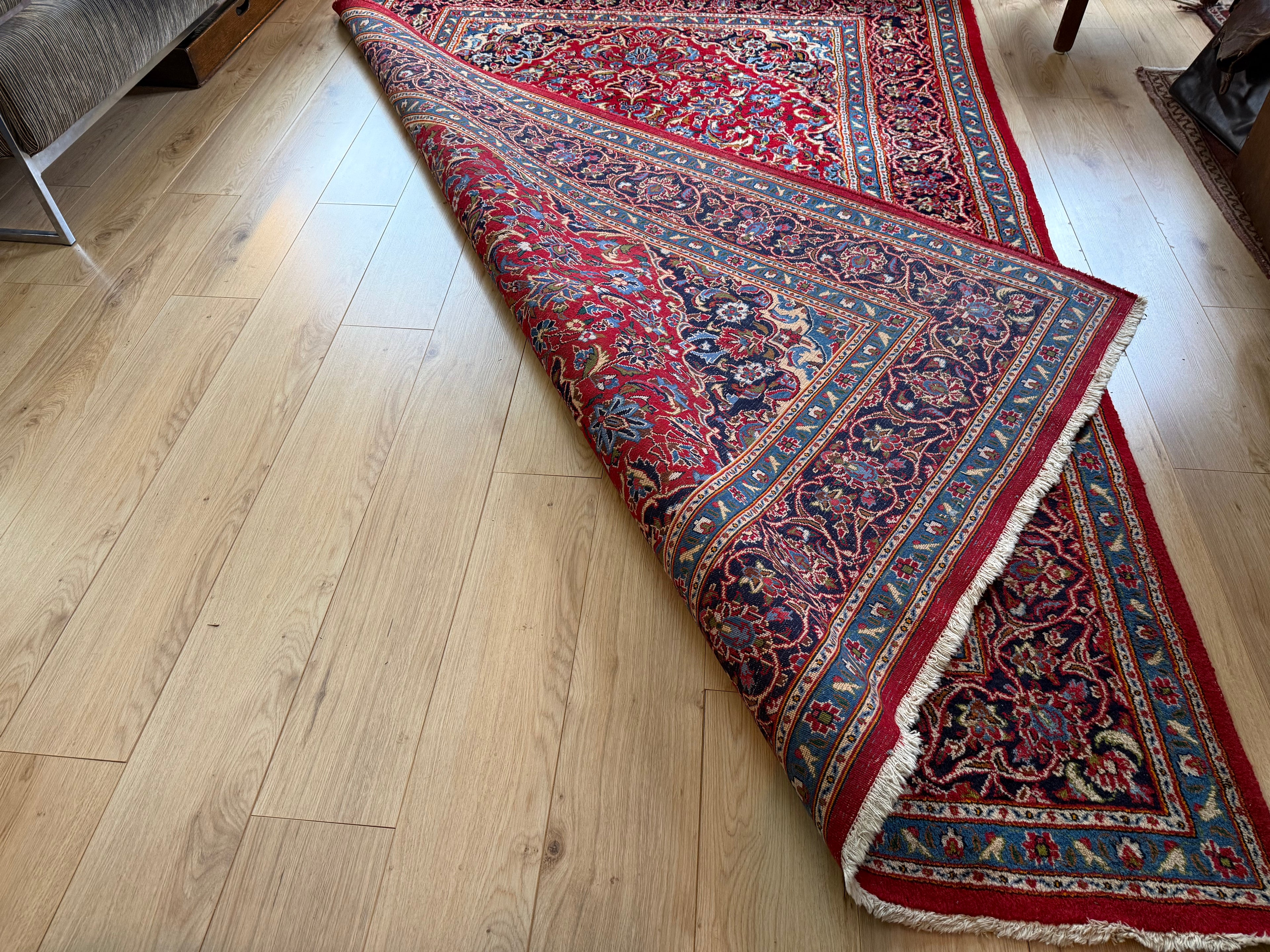 Hand-knotted classic medallion carpet – 295 × 200 cm
