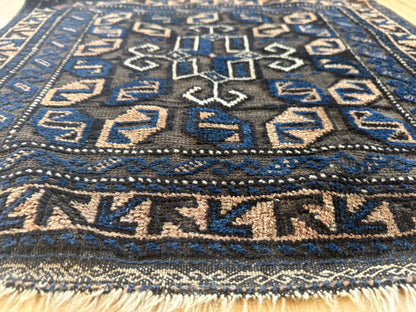 Klein Kaukasisch tapijt – ca. 68 × 63 cm. Zuidelijke Kaukasus, ca. 1900–1930