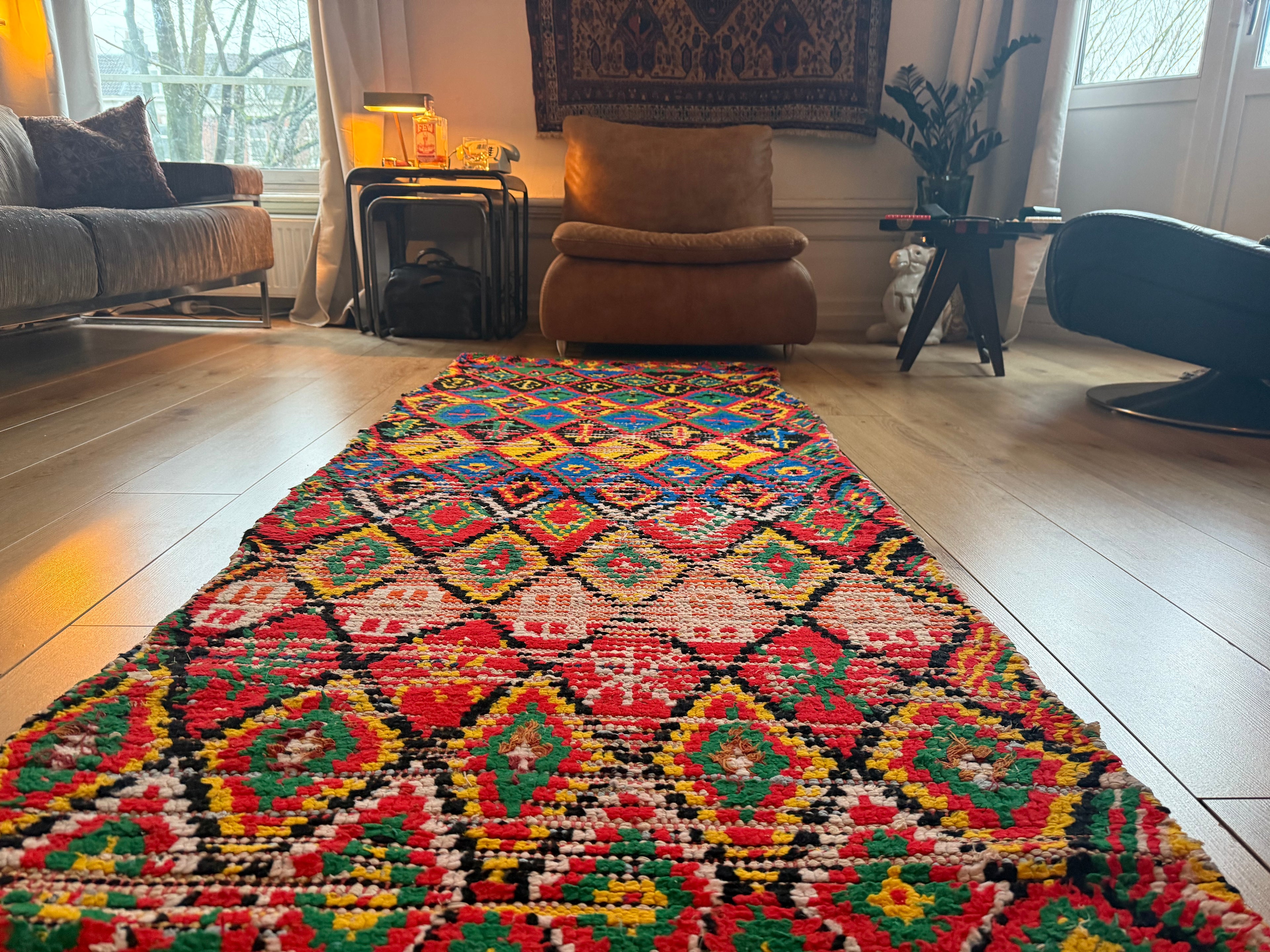 Vintage Marokkaanse loper 326 × 86 cm – kleurrijk &amp; grafisch