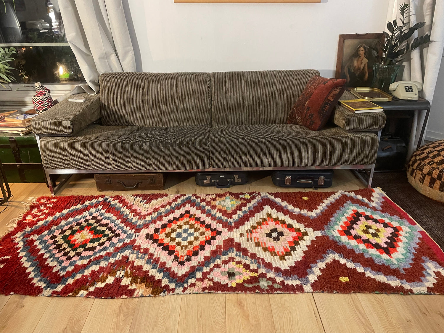 Handgeknoopt vintage vloerkleed – Marokkaanse Boucherouite loper – ca. 243 × 88 cm