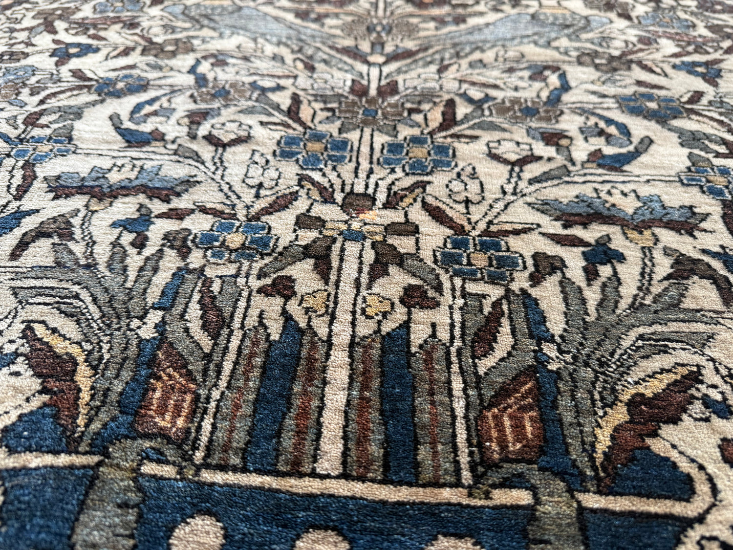 Early 20th-century figurative carpet – Qom tradition – 188 × 132 cm