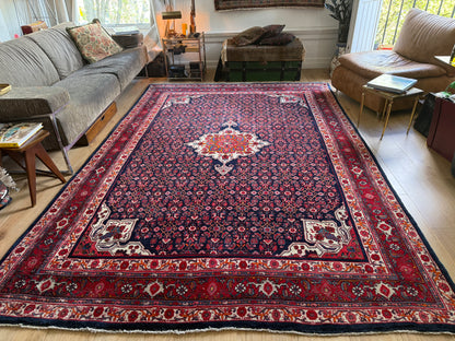 Groot handgeknoopt vintage tapijt – donkerblauw veld met medaillon – 305 × 209 cm