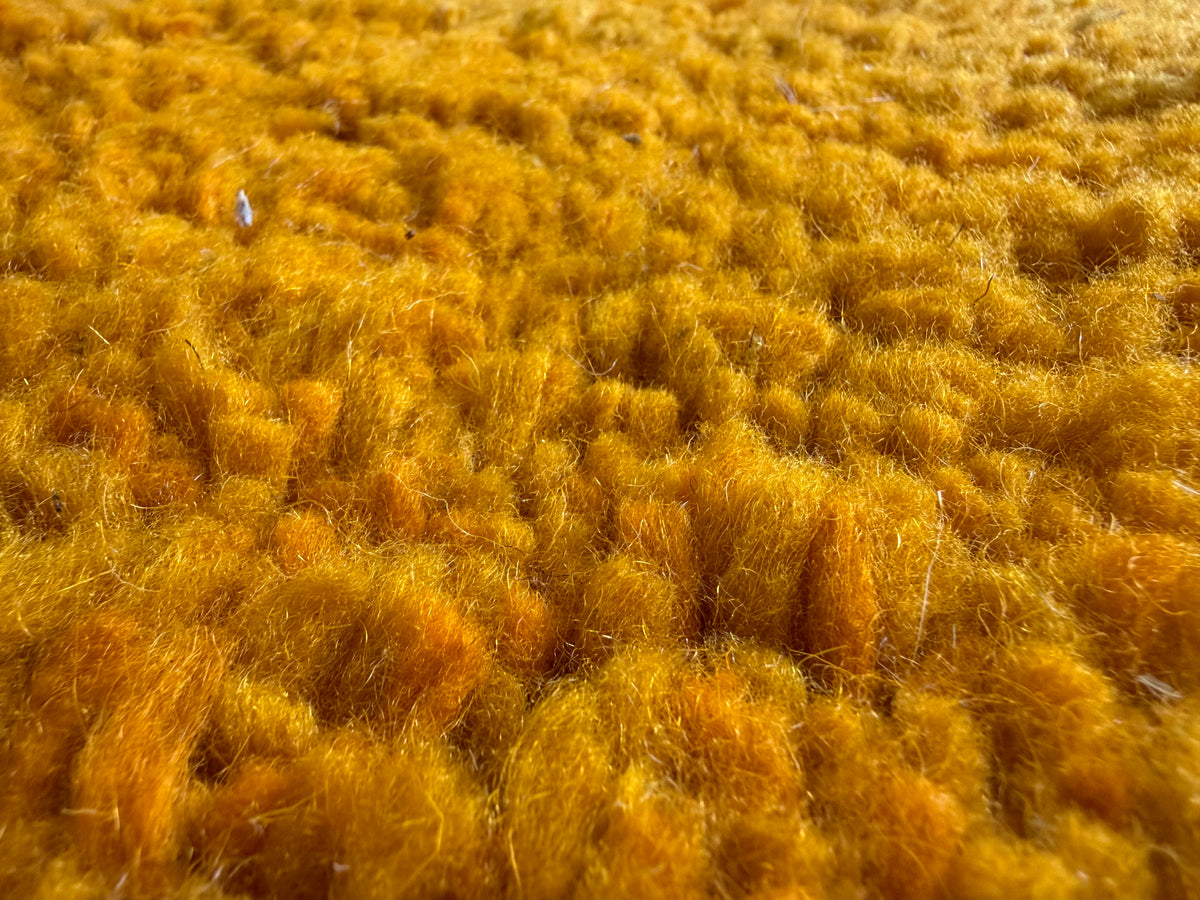 Grande tapete marroquino de pelo alto em laranja açafrão – 312 × 241 cm