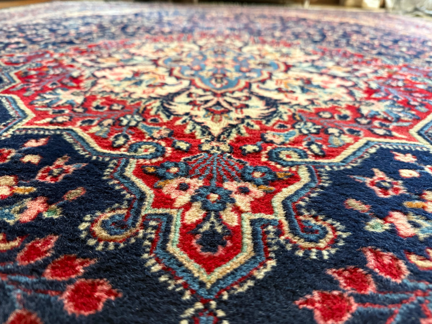 Monumentaal vintage tapijt met klassiek medaillon – 321 × 213 cm