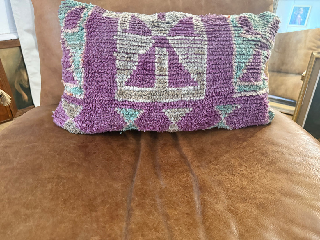 Coussin fait main en tapis marocain vintage – env. 60 × 40 cm