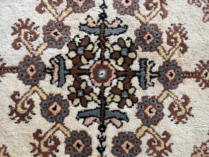 Handgeknoopt oosters tapijt – ca. 352 × 247 cm (lichten verkleuringen middenstuk)