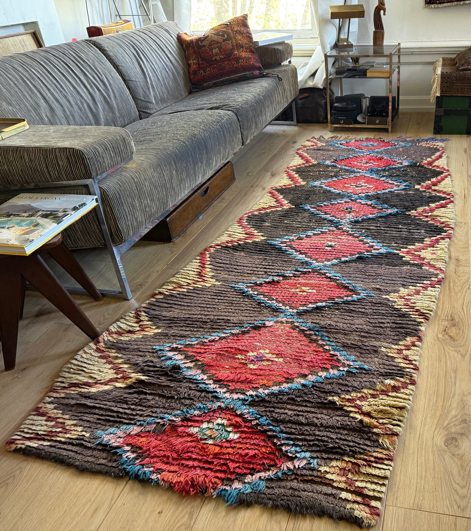 Vintage Berber Boucherouite runner – 267 × 97 cm – graphic diamond pattern