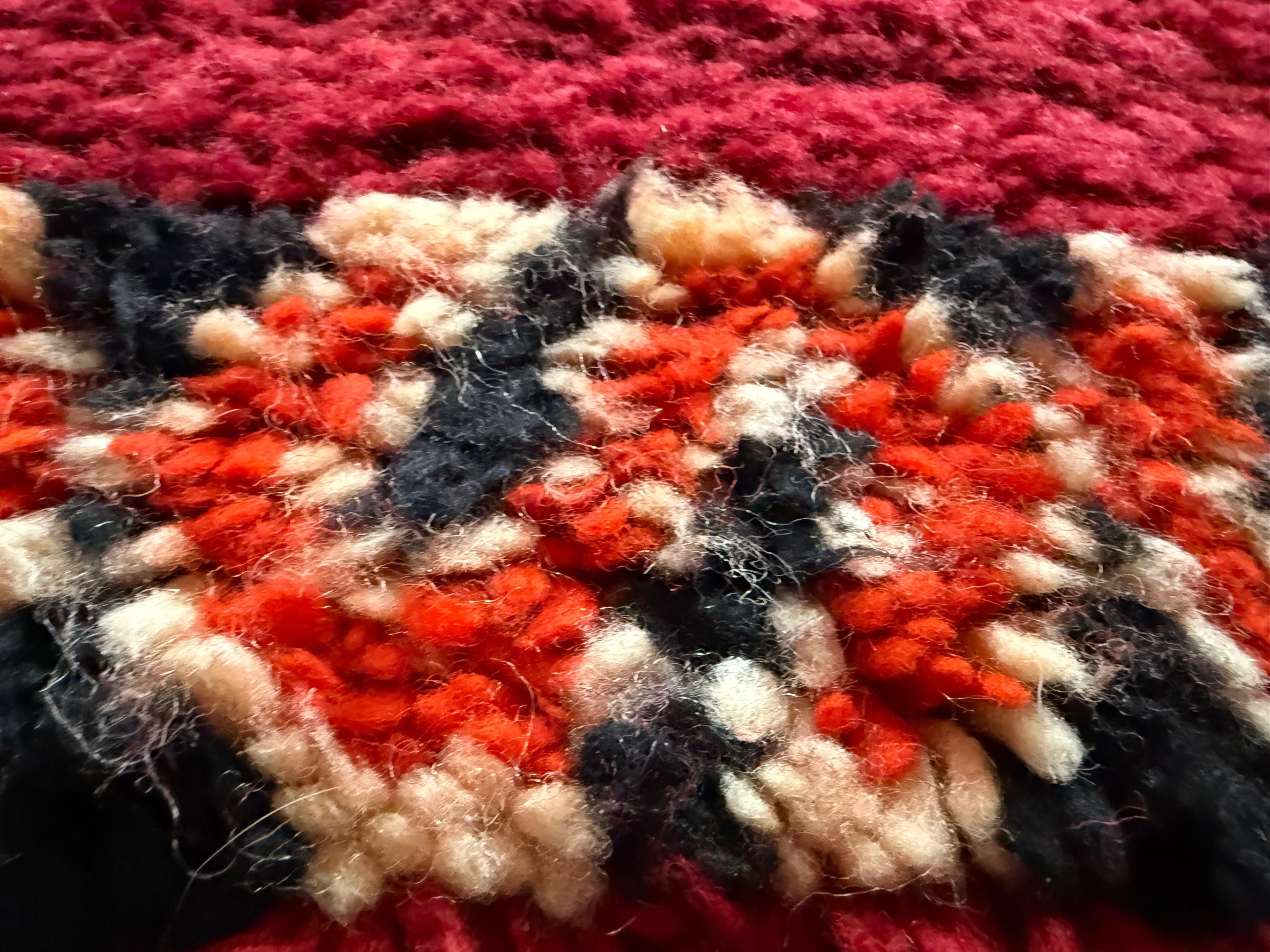 Handgeknoopt vintage Berber tapijt – 315 × 222 cm