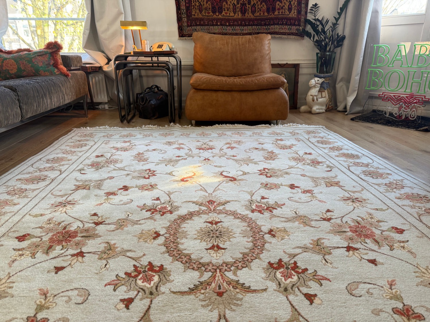 Authentiek handgeknoopt tapijt – licht pastel &amp; florale elegantie – ca. 305 × 197 cm