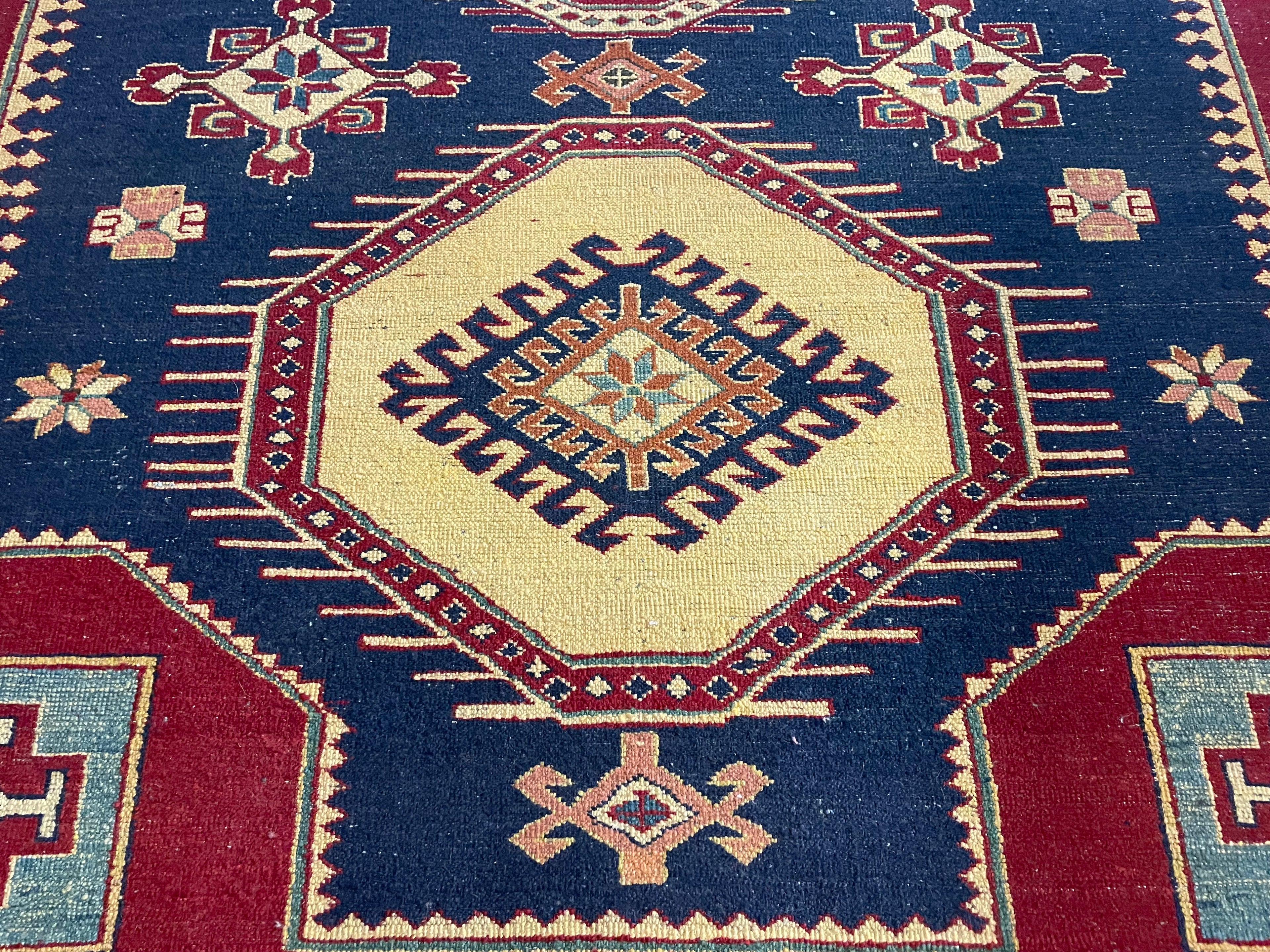 Handgeknoopt Kazak-stijl tapijt – ca. 255 × 200 cm