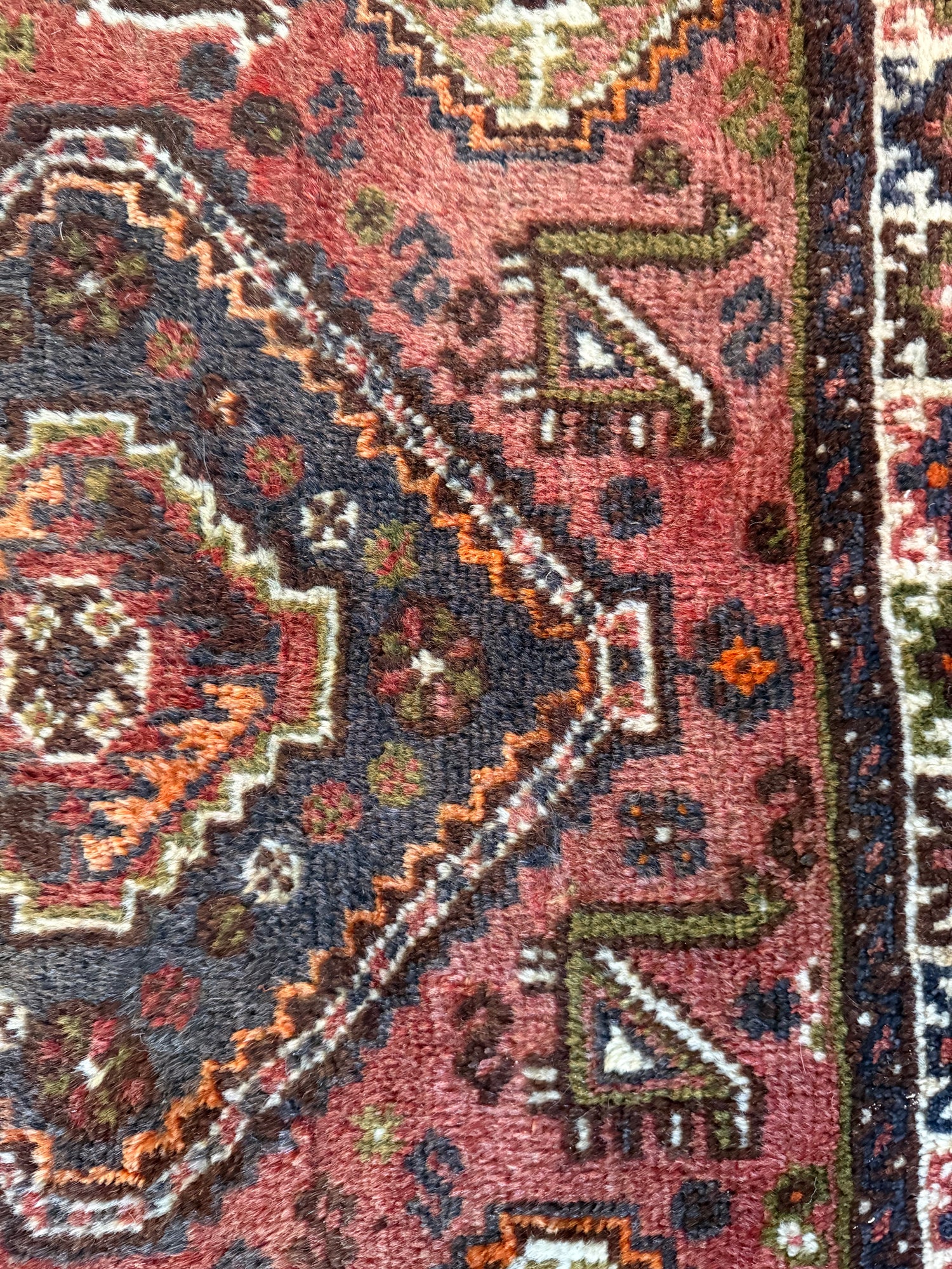 Handgeknoopt vintage oosters tapijt – 182 × 120 cm